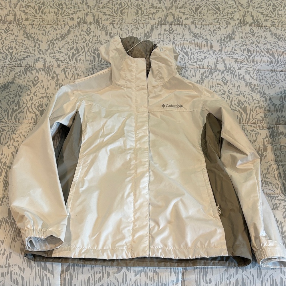 Columbia Women's Silver and Gray Ski Jacket